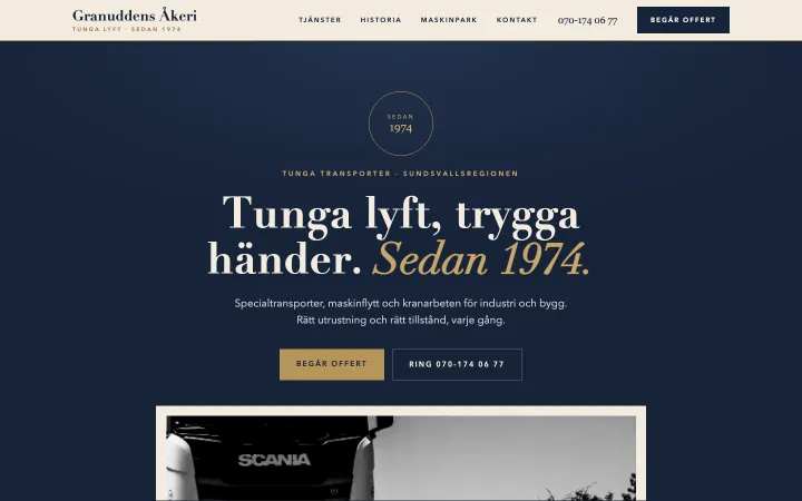 Exempel: Granuddens Åkeris hemsida med marinblå profil och serif i rubrikerna